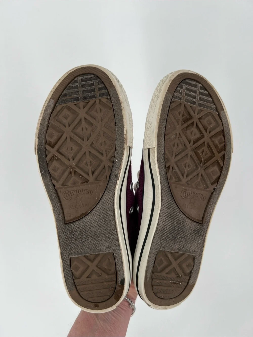 Converse‎ Chuck Taylor All Stars Kids Low Top Sneakers in Plum with White Laces